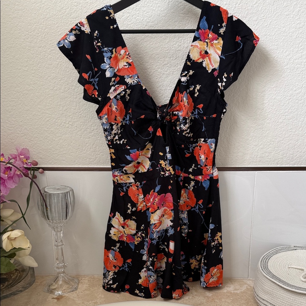 House of Harlow 1960 Floral V-Neck romper Dress